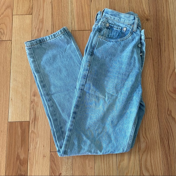 HOLLY ASYMMETRIC STRAIGHT LEG JEAN LIGHT WASH DENIM - Picture 4 of 8